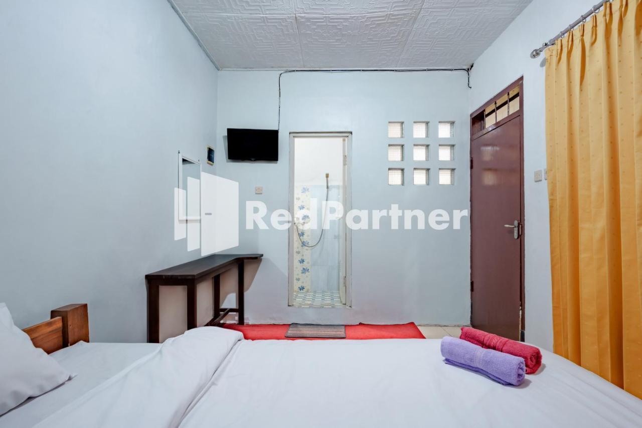 Nafisa Homestay Syariah Near Jatim Park 3 Batu Mitra Reddoorz Malang Exteriör bild