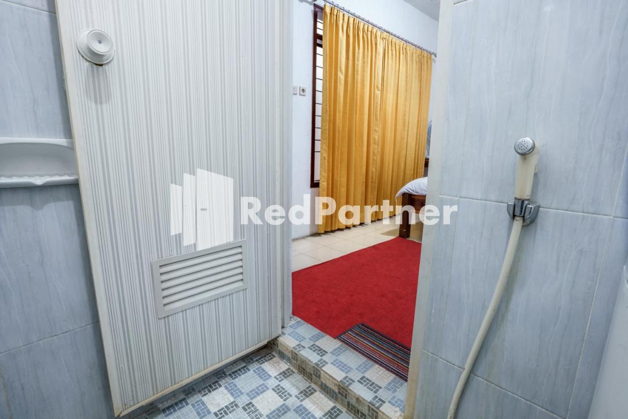 Nafisa Homestay Syariah Near Jatim Park 3 Batu Mitra Reddoorz Malang Exteriör bild