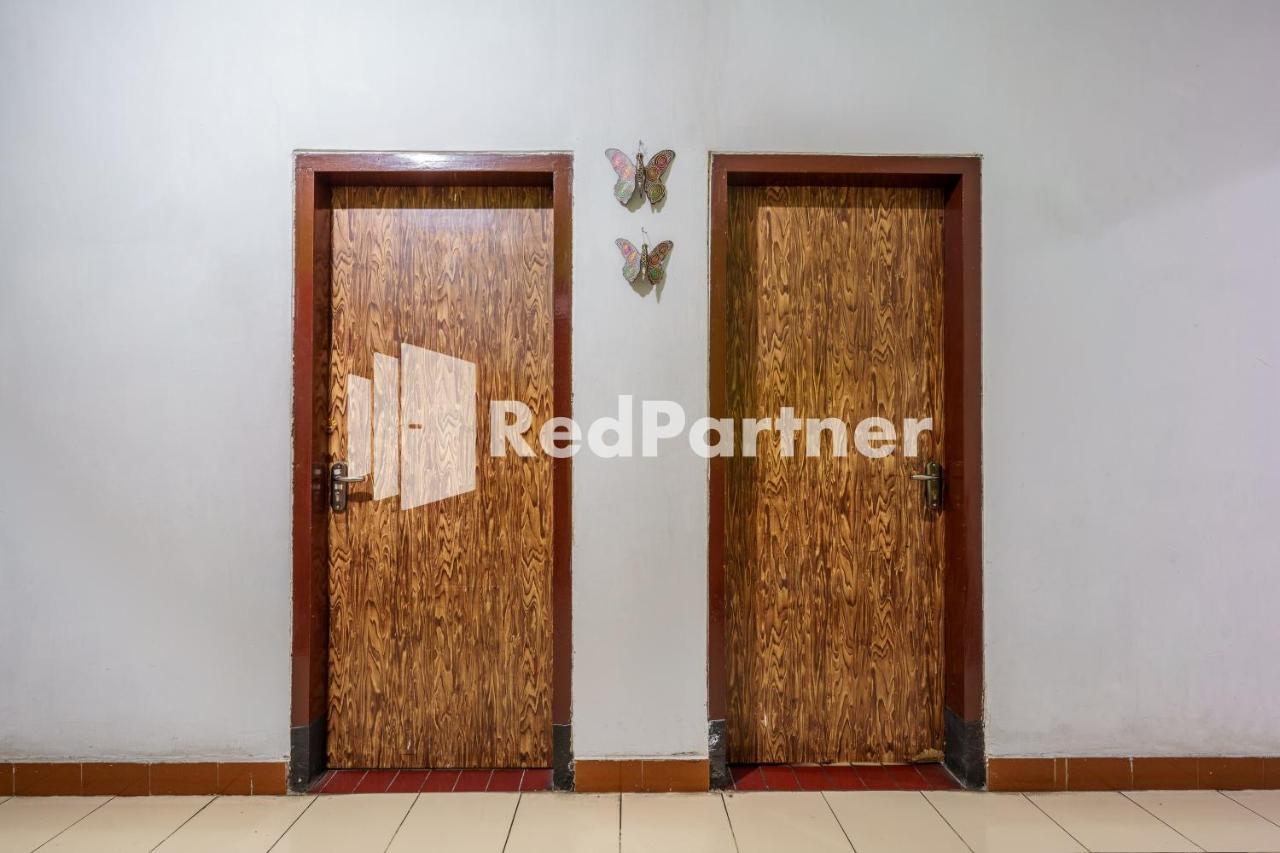 Nafisa Homestay Syariah Near Jatim Park 3 Batu Mitra Reddoorz Malang Exteriör bild