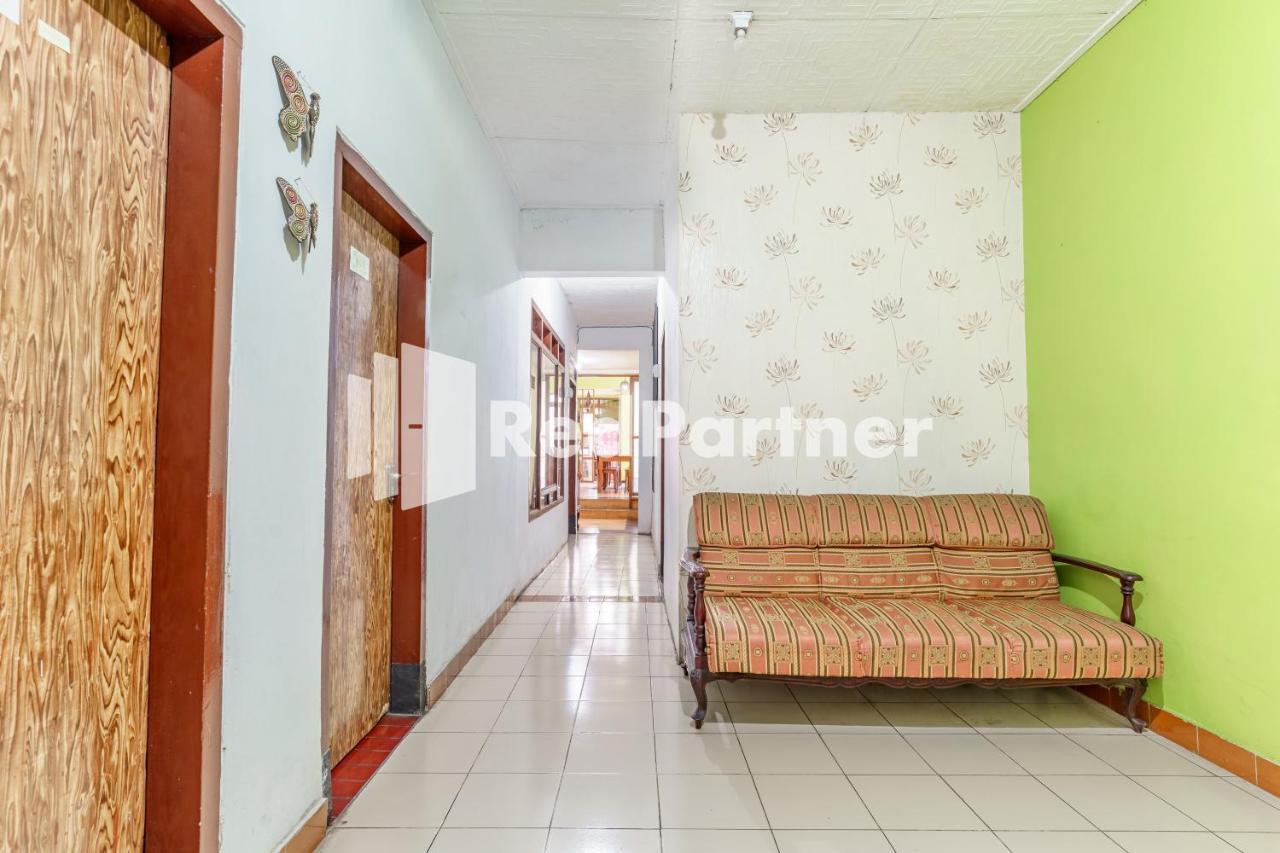 Nafisa Homestay Syariah Near Jatim Park 3 Batu Mitra Reddoorz Malang Exteriör bild