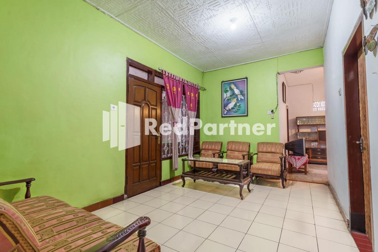 Nafisa Homestay Syariah Near Jatim Park 3 Batu Mitra Reddoorz Malang Exteriör bild