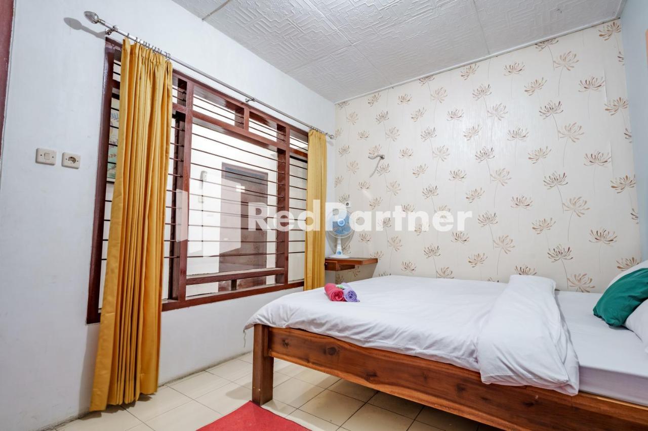 Nafisa Homestay Syariah Near Jatim Park 3 Batu Mitra Reddoorz Malang Exteriör bild