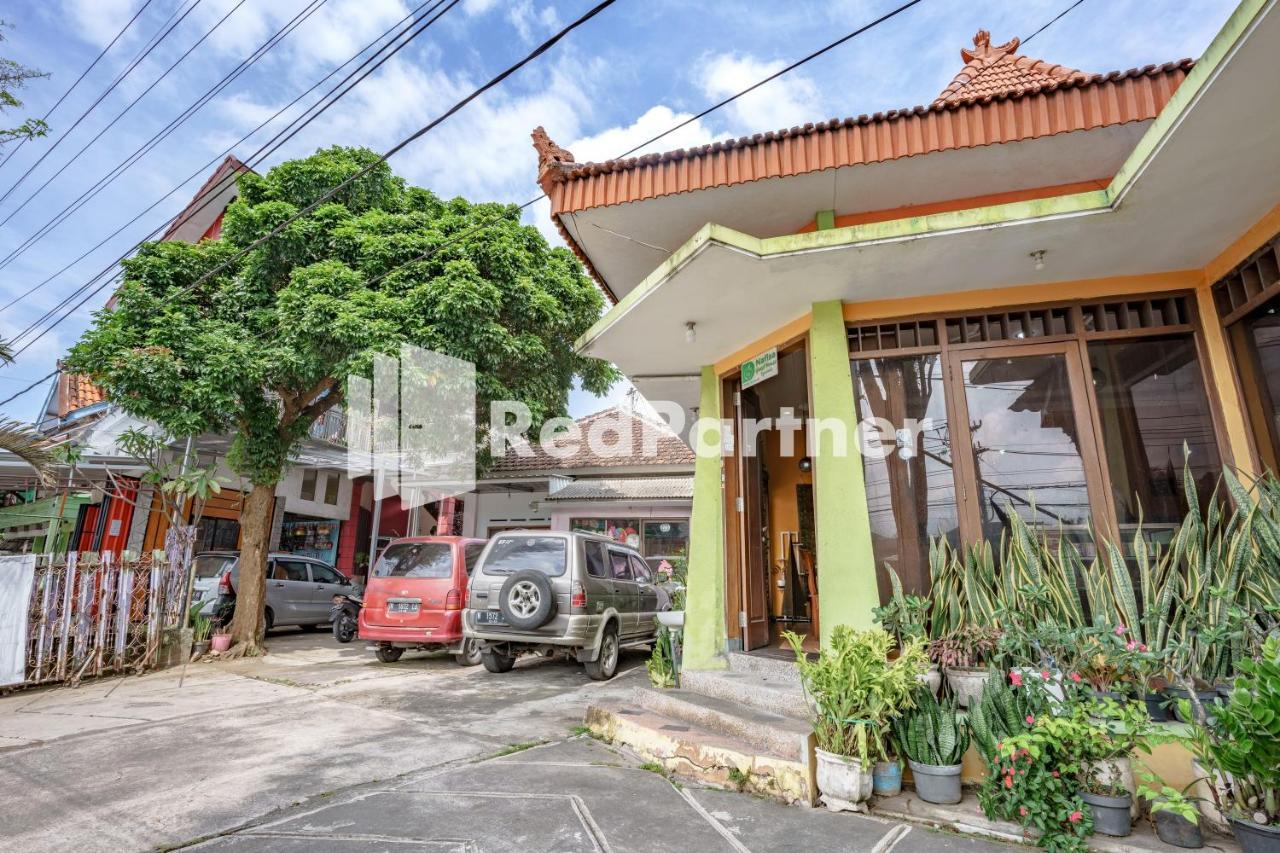Nafisa Homestay Syariah Near Jatim Park 3 Batu Mitra Reddoorz Malang Exteriör bild